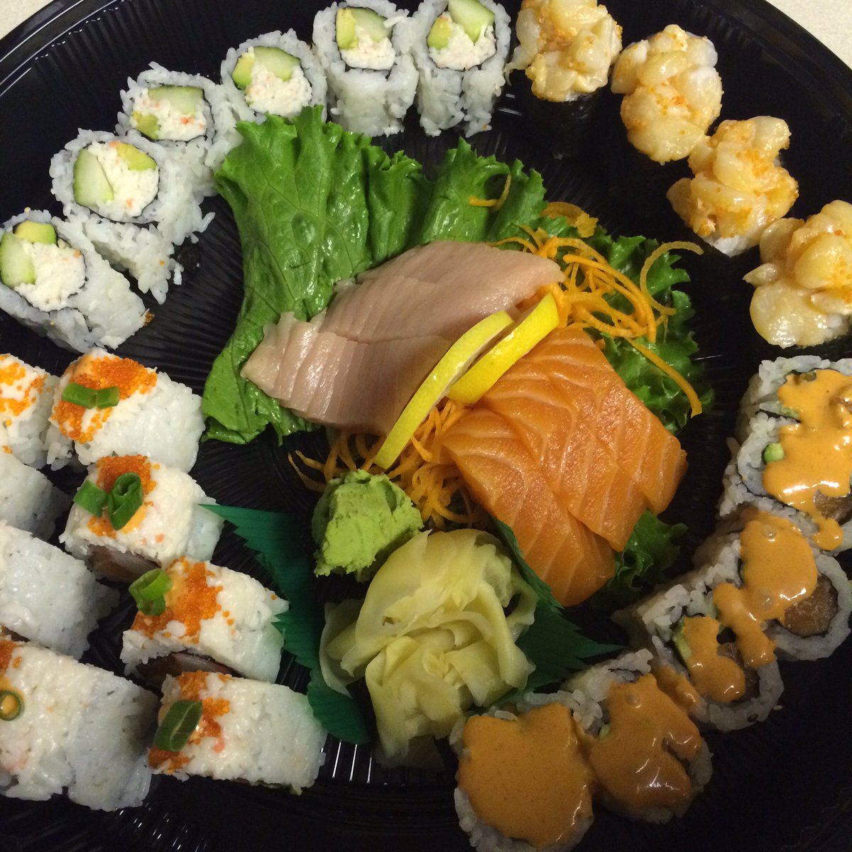 TsukiMedHat's tweet photo. Happy Friday! Let the #sushi feast begin 🍣🍣🍣 #medhat https://t.co/6XwVPi199i