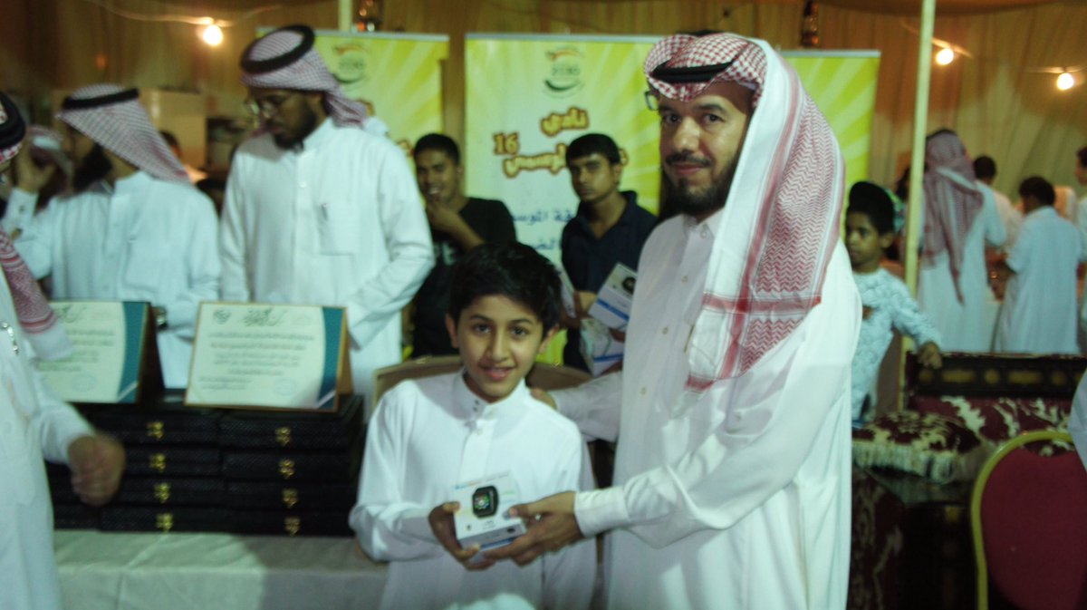 ergahclub's tweet photo. تكريم الطلاب المتميزين والمتفاعلين مع برامج نادي #عرقة الموسمي https://t.co/ivLAJgYNyq