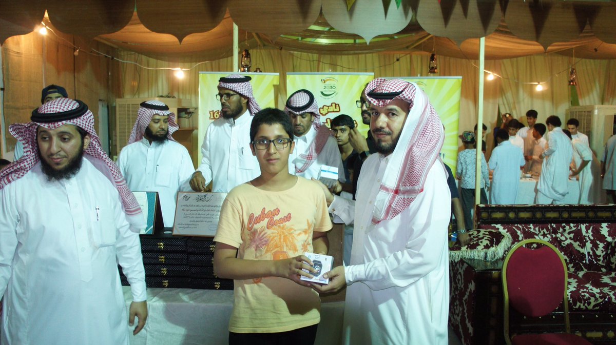 ergahclub's tweet photo. تكريم الطلاب المتميزين والمتفاعلين مع برامج نادي #عرقة الموسمي https://t.co/c47nBTl6fx