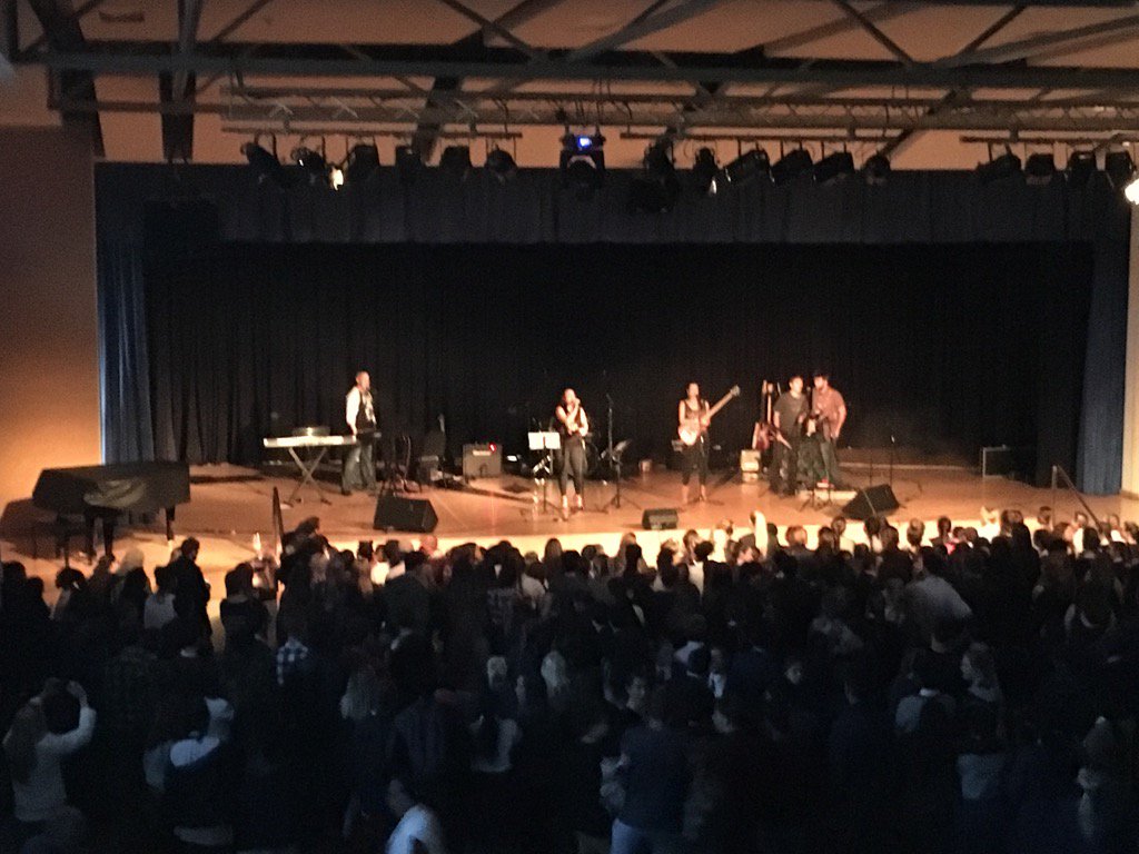SSteyn's tweet photo. @ParklandsTweet staff band on stage for Band Showcase. #Derby2016 #talentedstaff #ourbloodrunsblue https://t.co/4SGWe2fOr5