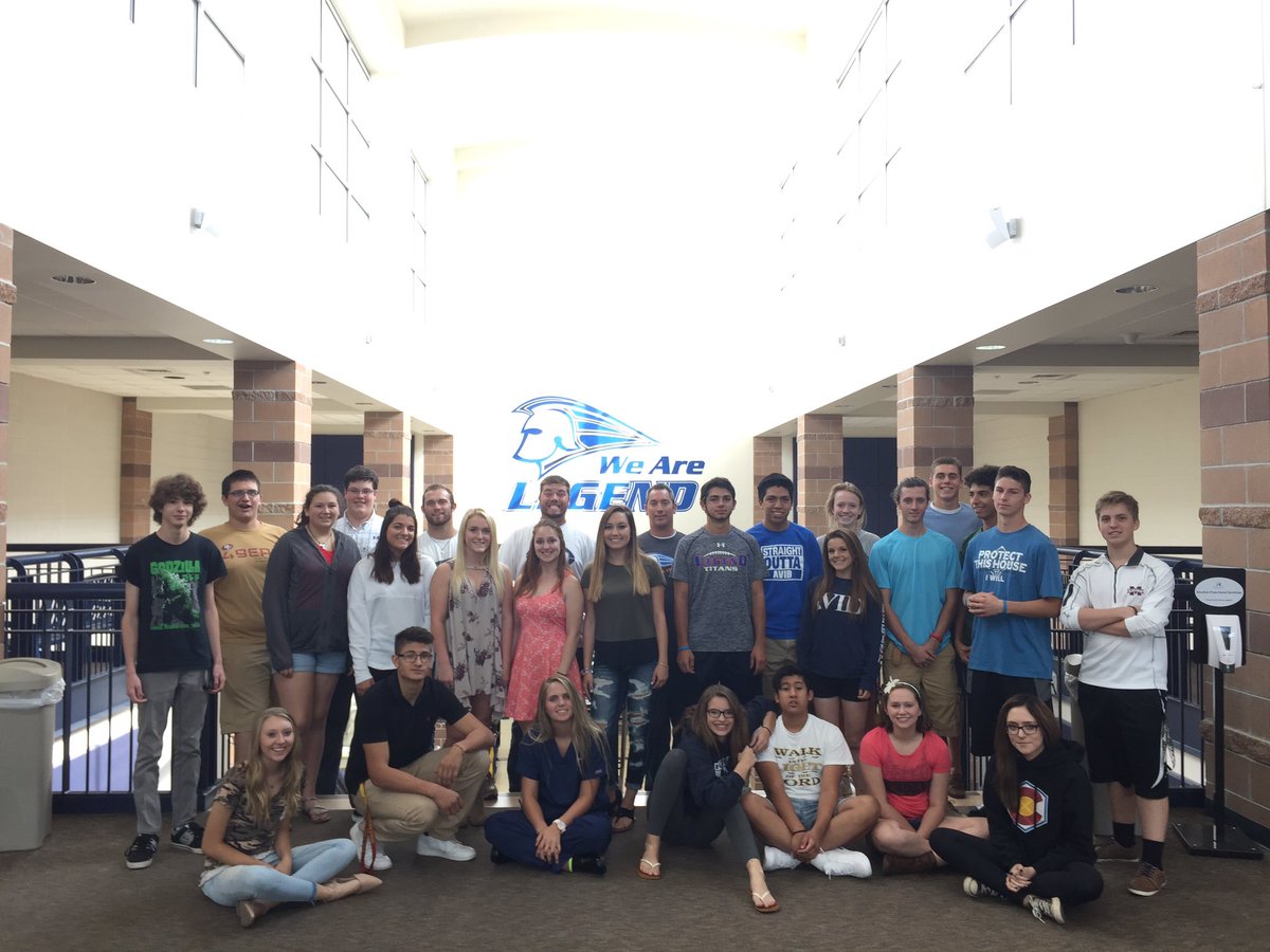AndyRide8out's tweet photo. 3rd period Avid Seniors, What's Up! https://t.co/ak2HEGq8dZ