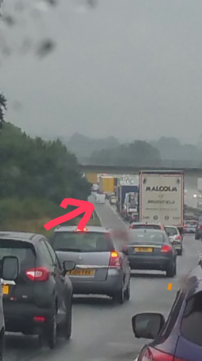 Ghost_Rider750's tweet image. Congestion on #A1 southbound approaching #Bramham so this van undertakes on #hardshoulder Always one! @NYorksPolice