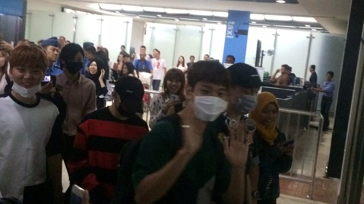 wonflamegyu's tweet photo. BOO SMILING IM CRYING DIAMONDS #SVTinJKT  https://t.co/5R3bsZ5tkk