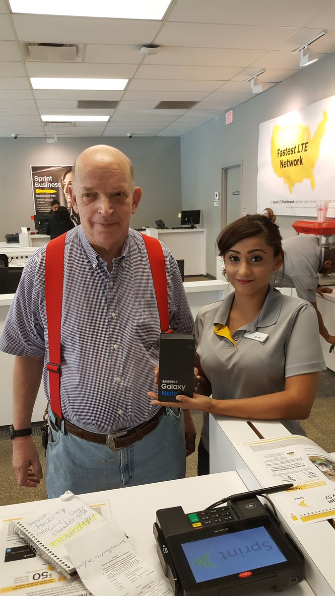 RoswellSprint's tweet image. First Note 7 out the door at Roswell!!! #sprint noted