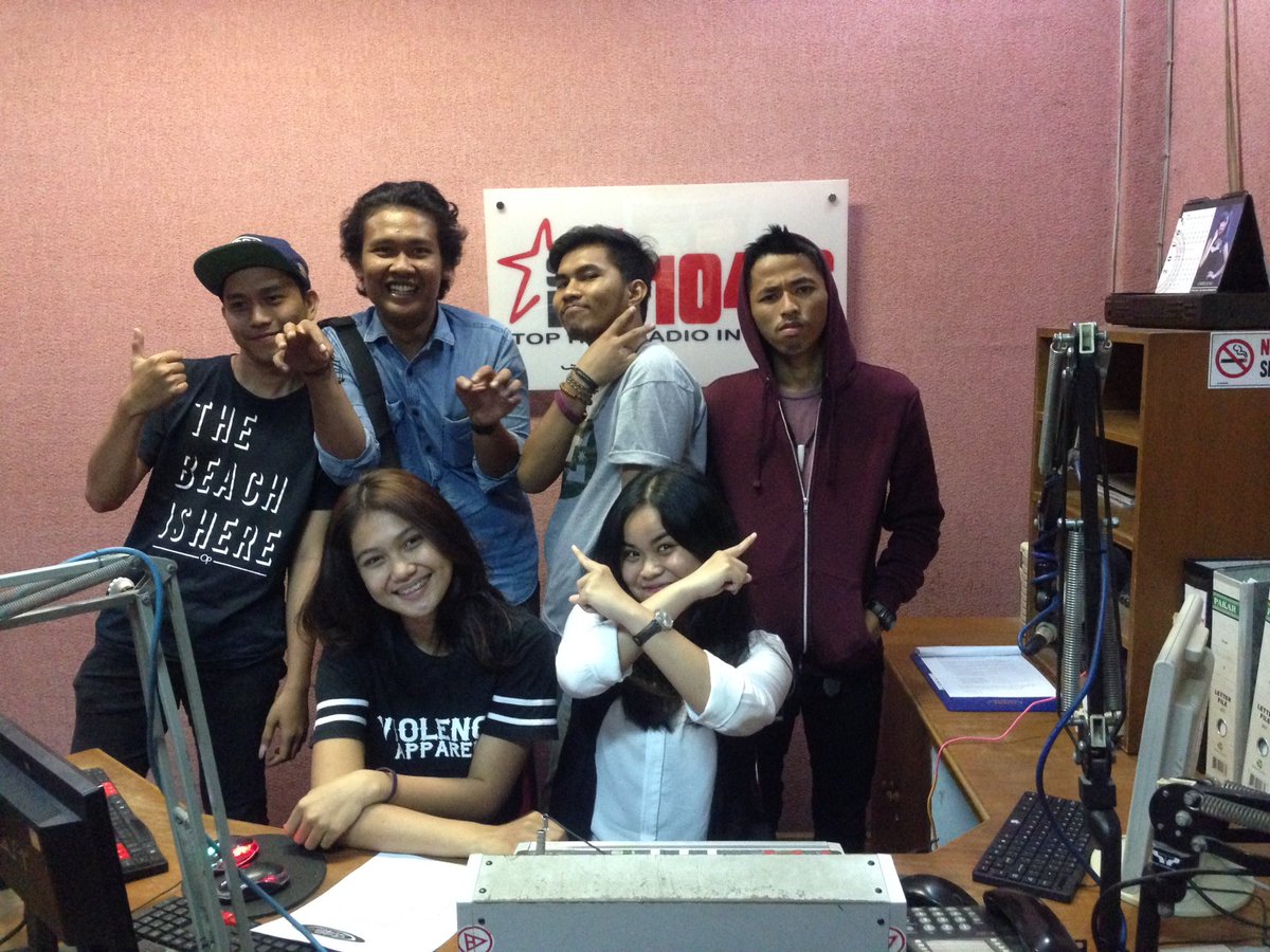 1046starfmmedan's tweet photo. #AKUSTAR malam ini barengan @clapyourhand19 seru! https://t.co/OUG8EU71ze