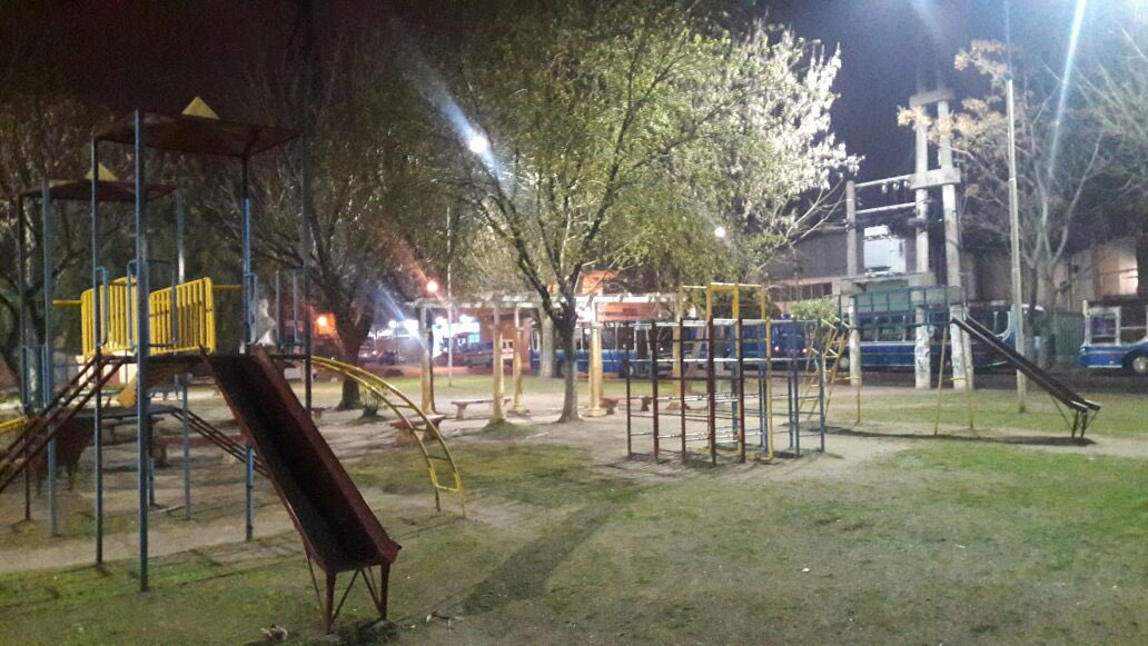 dievalen's tweet photo. Renovada iluminación de la plaza Remedios de Escalada. @Municipalidad3F https://t.co/QFjGwnpoV9