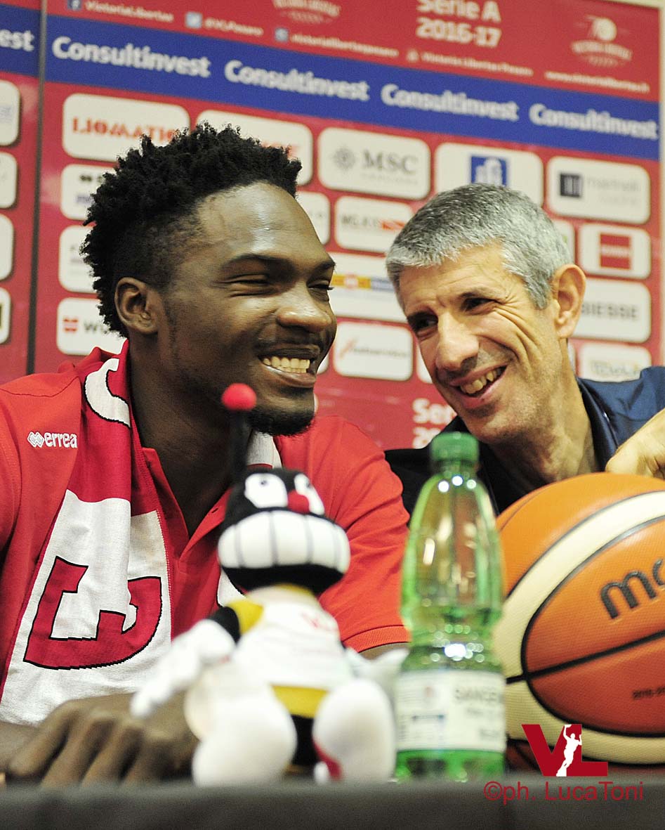 LANDRY NNOKO abbraccia l’affetto di Pesaro
goo.gl/KNdoLZ
⚪️🔴🏀
#VLchiamó #RiprendiamociIlNostroPosto