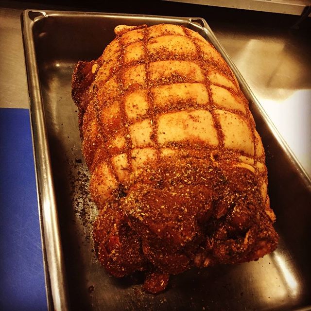 CateringGusto's tweet photo. Delicious Porchetta about to go into the Oven. #porchetta #gustocatering 📷: @gustocatering1 https://t.co/XqkyKOg2u1