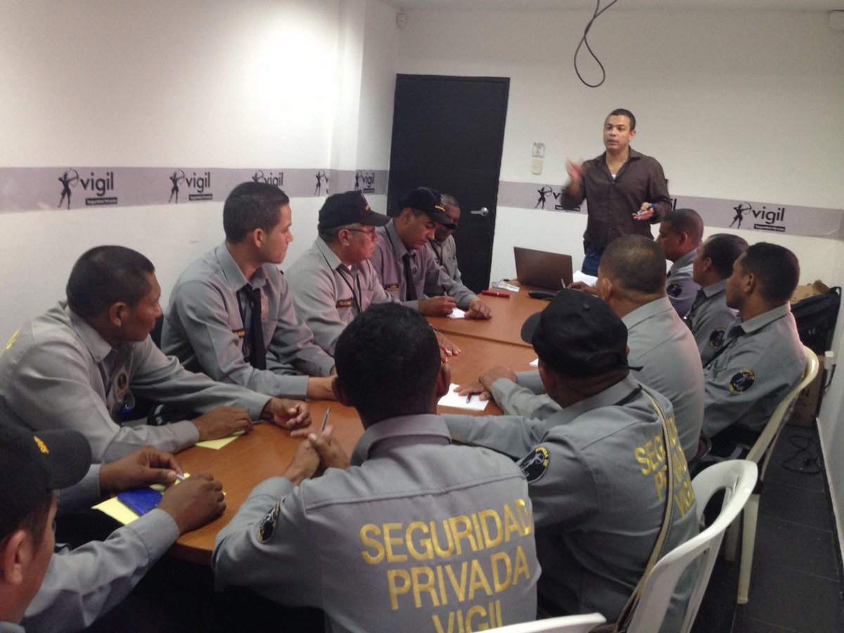 En cumplimiento con nuestro compromiso con el fortalecimiento de las competencias académicas de nuestro personal.