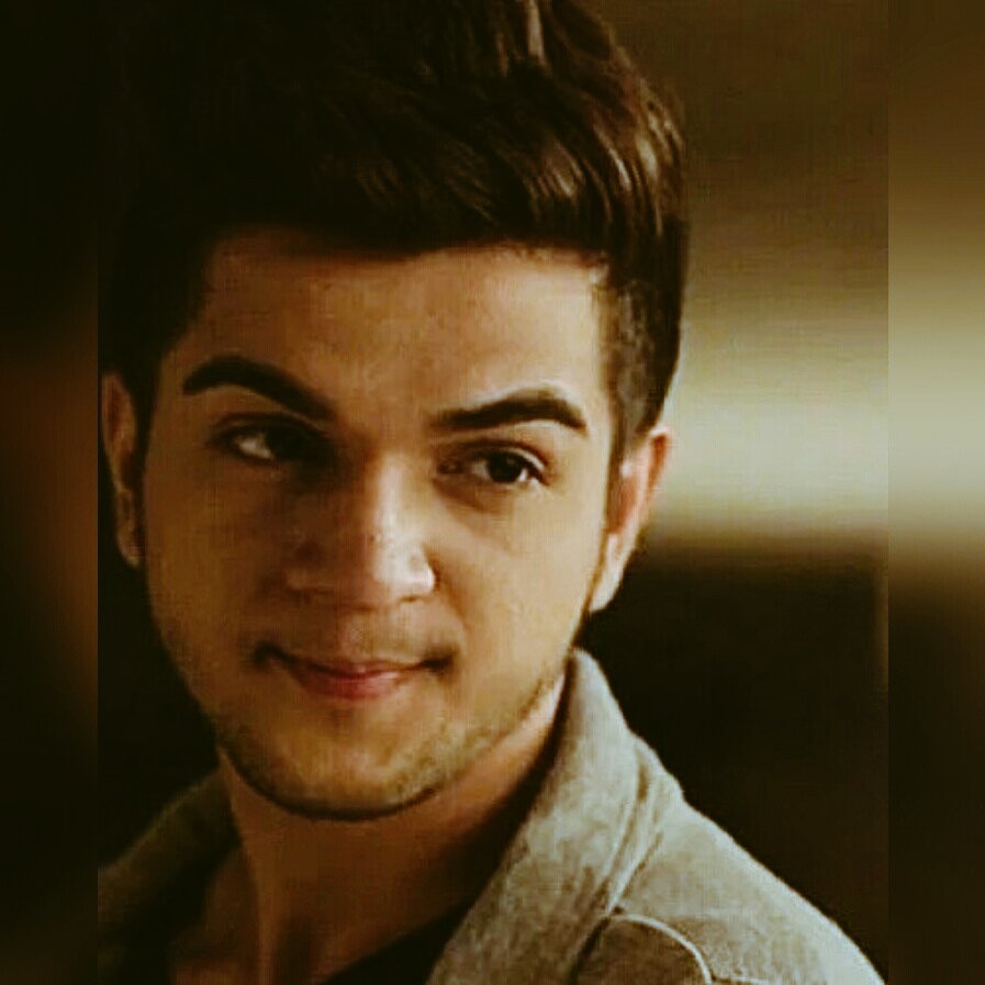 sethi_ritika's tweet photo. @koulashwini2 BfOr I sAw U...i NvR kNeW๐..hW iT wS lIkE 2 lUk At Sm1...N sMiLe๐๐ FoR nO rSoN๐
#luvudhersara #gnsd ๐๐ https://t.co/7zc5m8I9MN