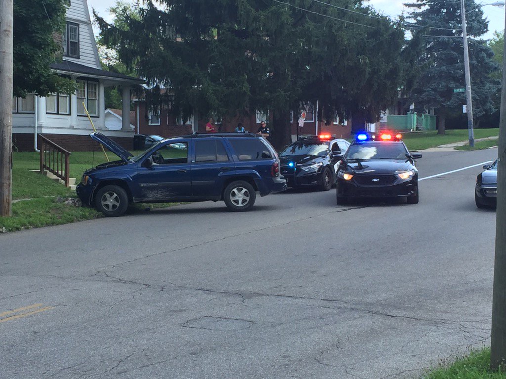 lwhitmir's tweet photo. Vehicle vs pole West Fourth Street now #jnow https://t.co/We9sbZqAme