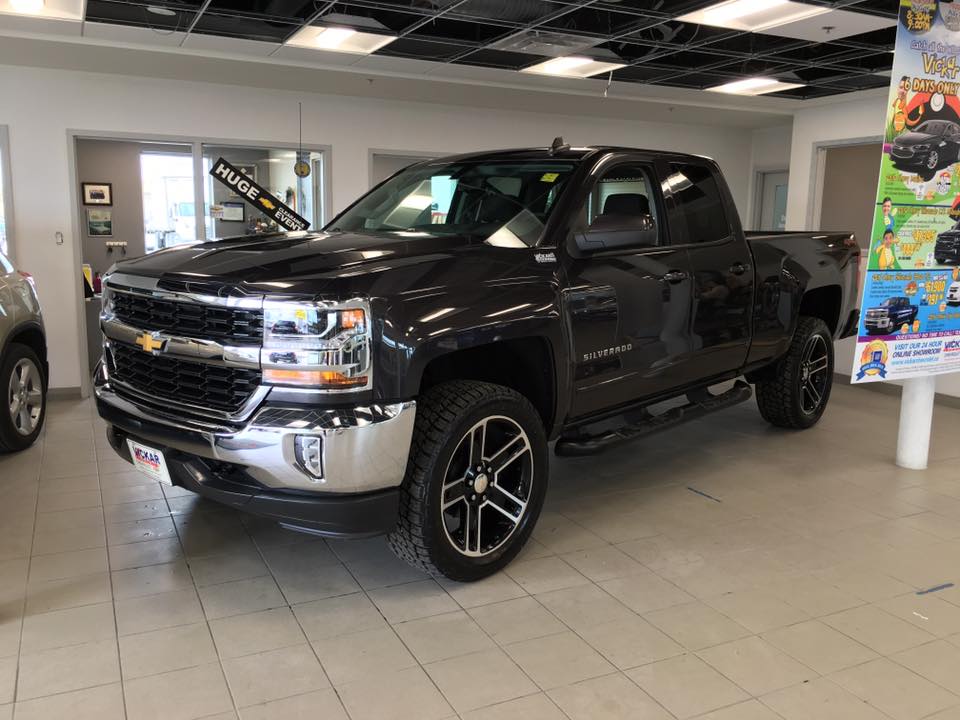 VickarChevrolet's tweet photo. Another Tastefully done Silverado rolled into the Showroom today! #winnipeg #trucks #silverado #vickar #chevrolet https://t.co/EEqT7eTytA