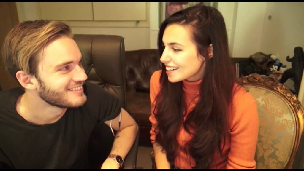 brolamp's tweet photo. The way they stare at each other. ππ #5YearsOfMelix https://t.co/mjH9X2YeZV
