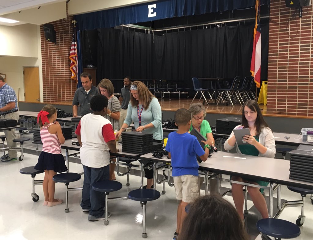 ElmStreetELM's tweet image. Thankful for our talented and patient Chromebook distribution team yesterday! #eagleTECH