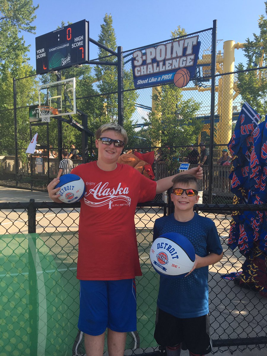 Three point challenge has got nothing on these Ballers! #Michiganadventure