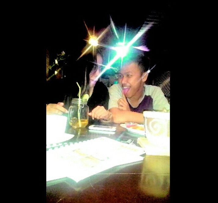 Nikmatyoki's tweet photo. Hidup jomblo 😒 https://t.co/o9oIZ5aviU
