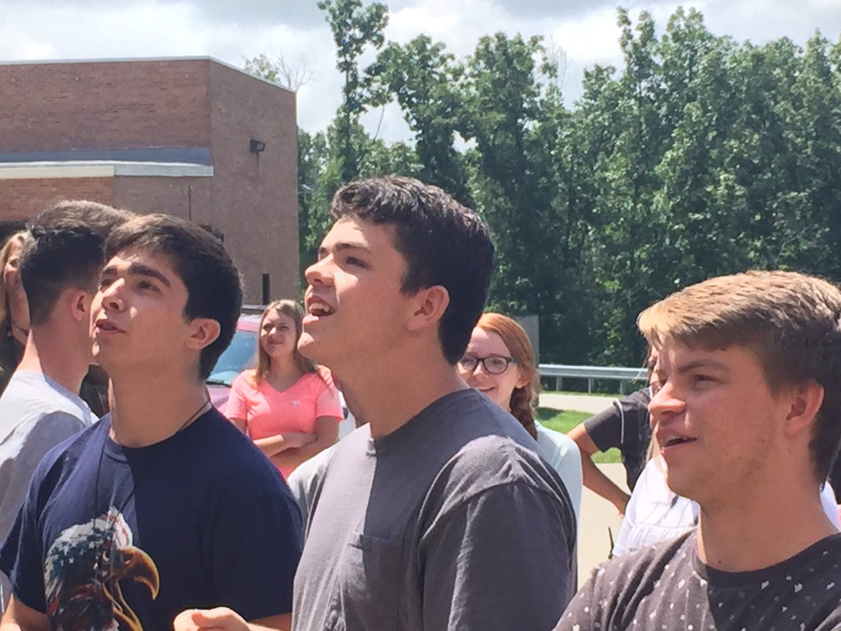 RetSuperStrong's tweet image. Physics Egg Drop #LearningExcellence