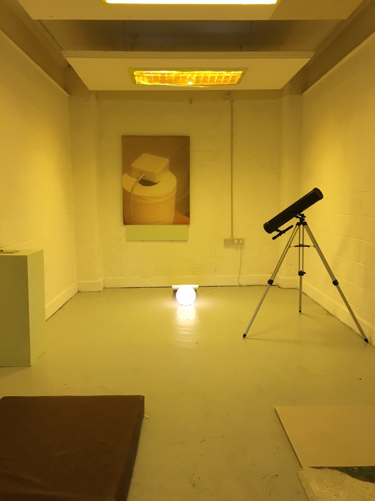 🍩 + 🍹+ 🍬 The White Pube closing party open until 8 ! Pop in 👊