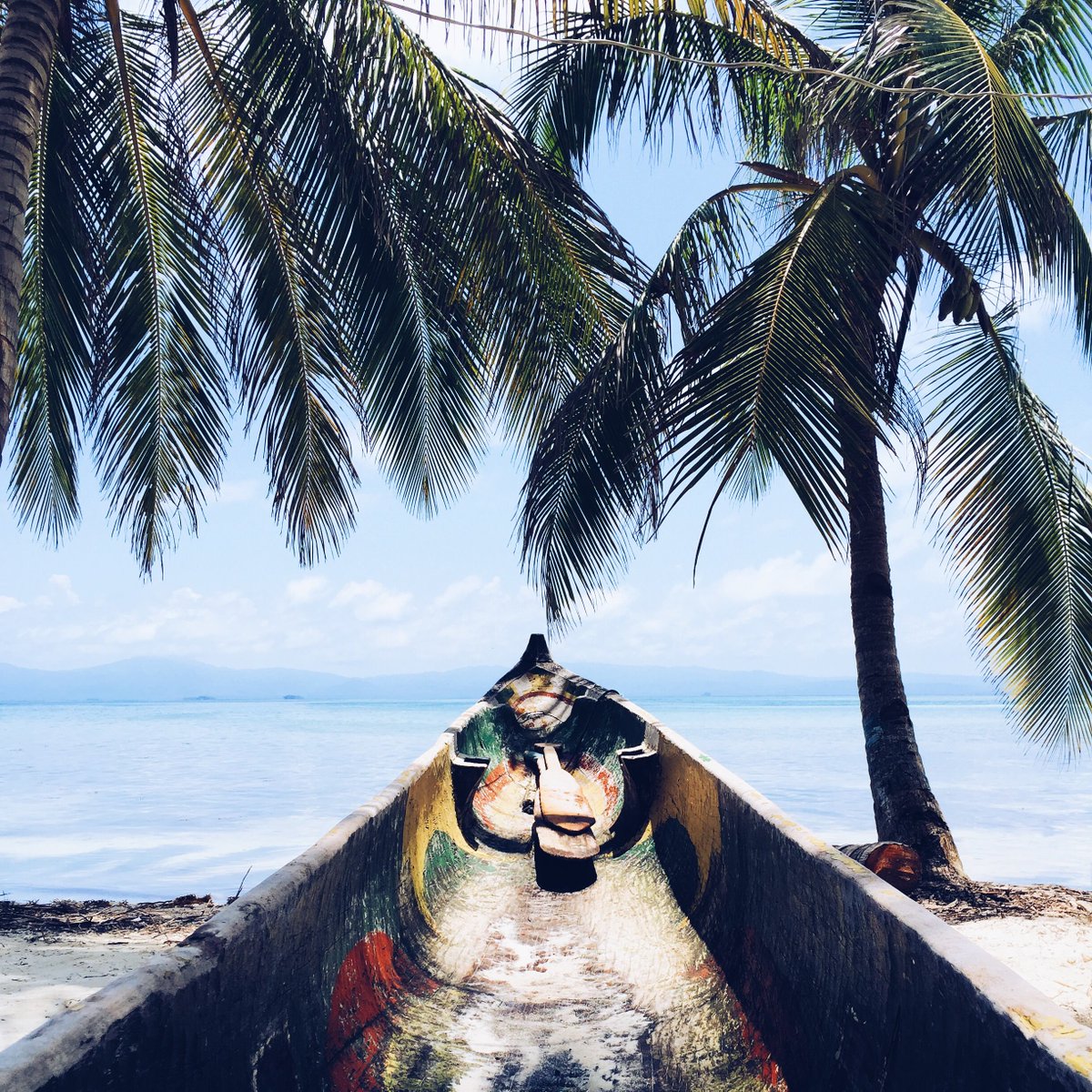 the_wanderfull's tweet photo. Is it us or does a beach vacation sound amazing right about now!?#FridayFeeling @CNTraveler https://t.co/IBoOsE1X4b https://t.co/YllItvgVq7