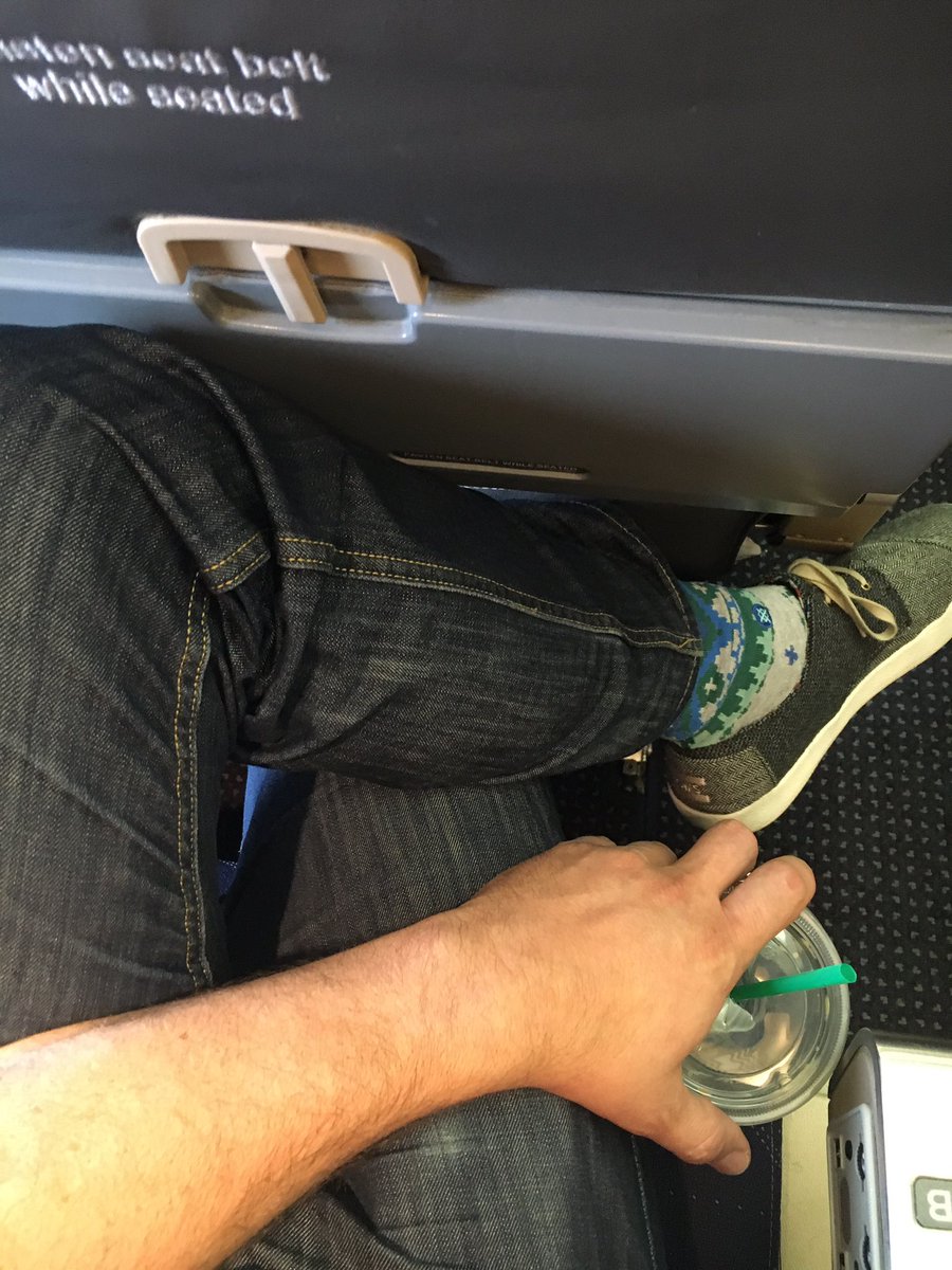 DortoninChicago's tweet photo. Flying in the lap of luxury  #americanairlines #aa https://t.co/IaXqocWcqV