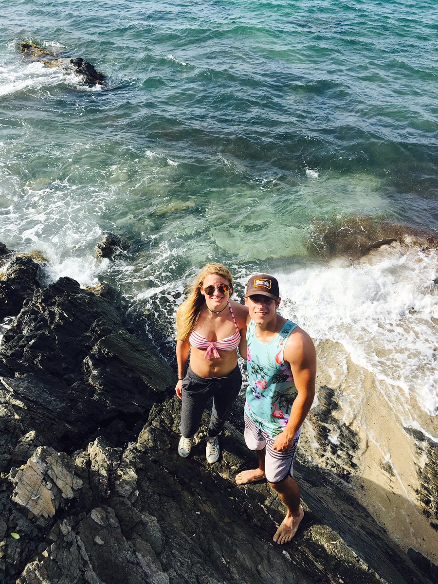 flejitanks's tweet photo. Show us how you rep Fleji using the hashtag #WearTheTropics https://t.co/TtdHB1bsqa