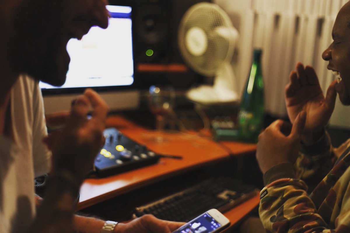 Greg_Kozo's tweet photo. Beatmaking session with my Dalton John #daltonjohn #beamaking #mpctouch #ghouse #bassmusic https://t.co/4QA3qASrvv