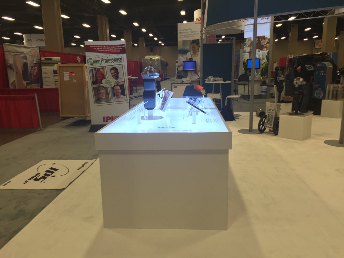 FocusDisplays's tweet photo. Focus Displays recently designed &amp; produced this innovative 10' display table with LED lighting for a client! https://t.co/NpXDIlCsqd