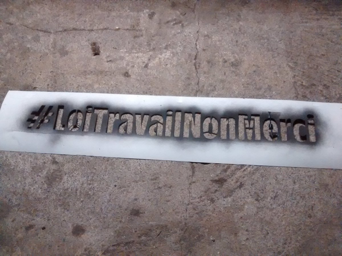 LtPear's tweet photo. On a fait des travaux manuels.
#LoiTravail https://t.co/eIolNdLCr9