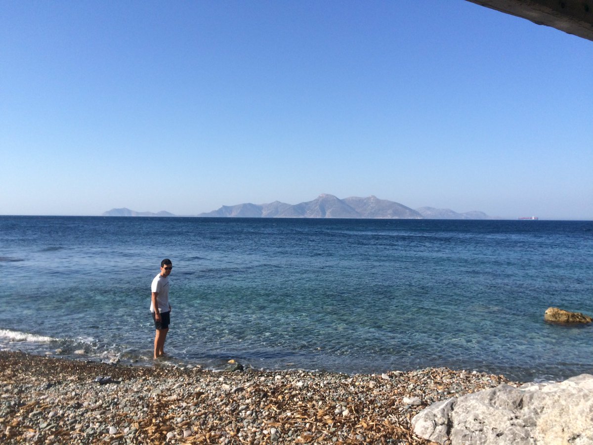 mintncomassage's tweet photo. ガタガタと未舗装のワインディングロードを約20分、村人のみ知るカツーニビーチ #samos2016 https://t.co/ZmefEFZ3je