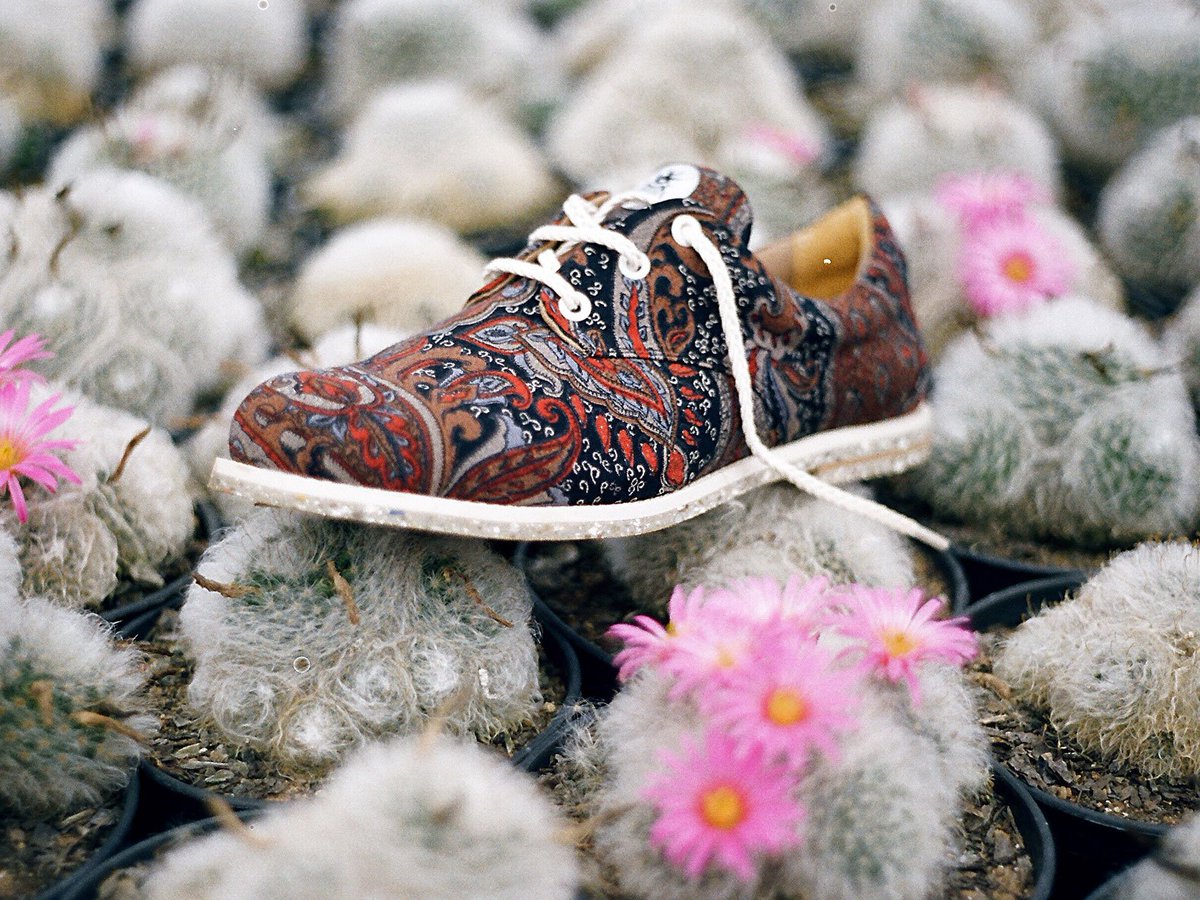 Ecouterre's tweet photo. This Brazilian firm turns vintage clothing and recycled plastic bottles into colorful shoes https://t.co/FLuHEHTSam https://t.co/JToF8eHNEs