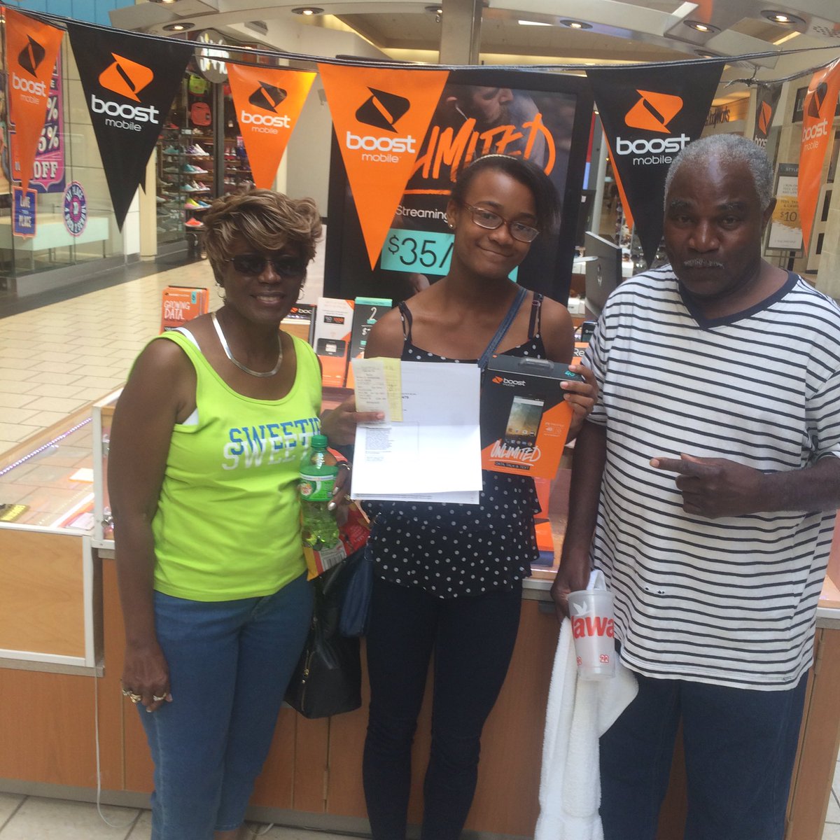 kolwireless1's tweet photo. What a great day for boost, all these happy satisfied customers! #BoostTakeover https://t.co/zqUWC2RYx6
