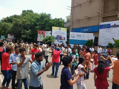 AbhijeetUnhale's tweet photo. #HungerStrikeAtMIT #ABVP
देखेंगे कितना दम है आपमे हमारी @abvppune कीतो पहचान ही संघर्ष की है #CleanUpMIT #OccupyMIT https://t.co/m5CQCapFot