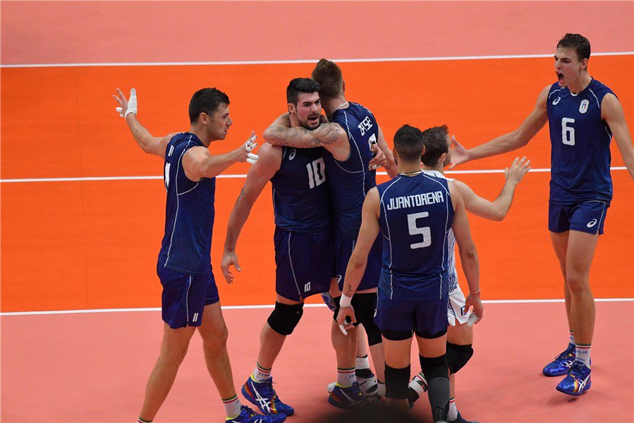 Federvolley's tweet photo. #Olympics #Rio2016: E' finale, E' finale OLIMPICA!!! L'Italia batte 3-1 @usavolleyball . UN RT per 💙 
#volleyball https://t.co/6wuP7LhAqr