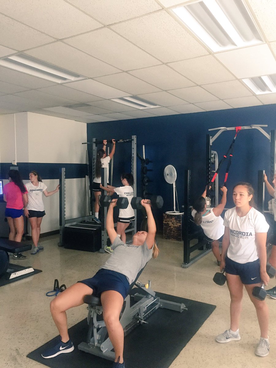 gocugoWSOC's tweet photo. Pre game lift to fire up the muscles 🔥💪🏻 #strongertogether #navytrue https://t.co/zhlJaOtPtO