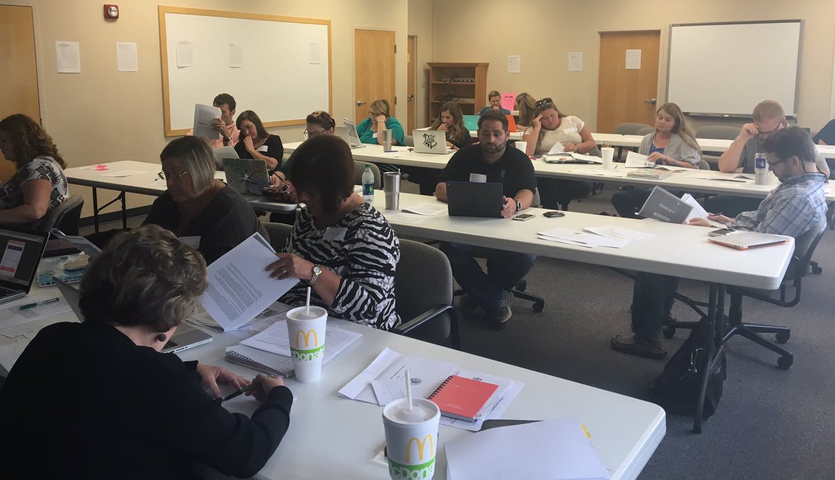 LindaBarnesELA's tweet image. Coaches building literacy skills with complex texts.#CoachesNetworkKCS