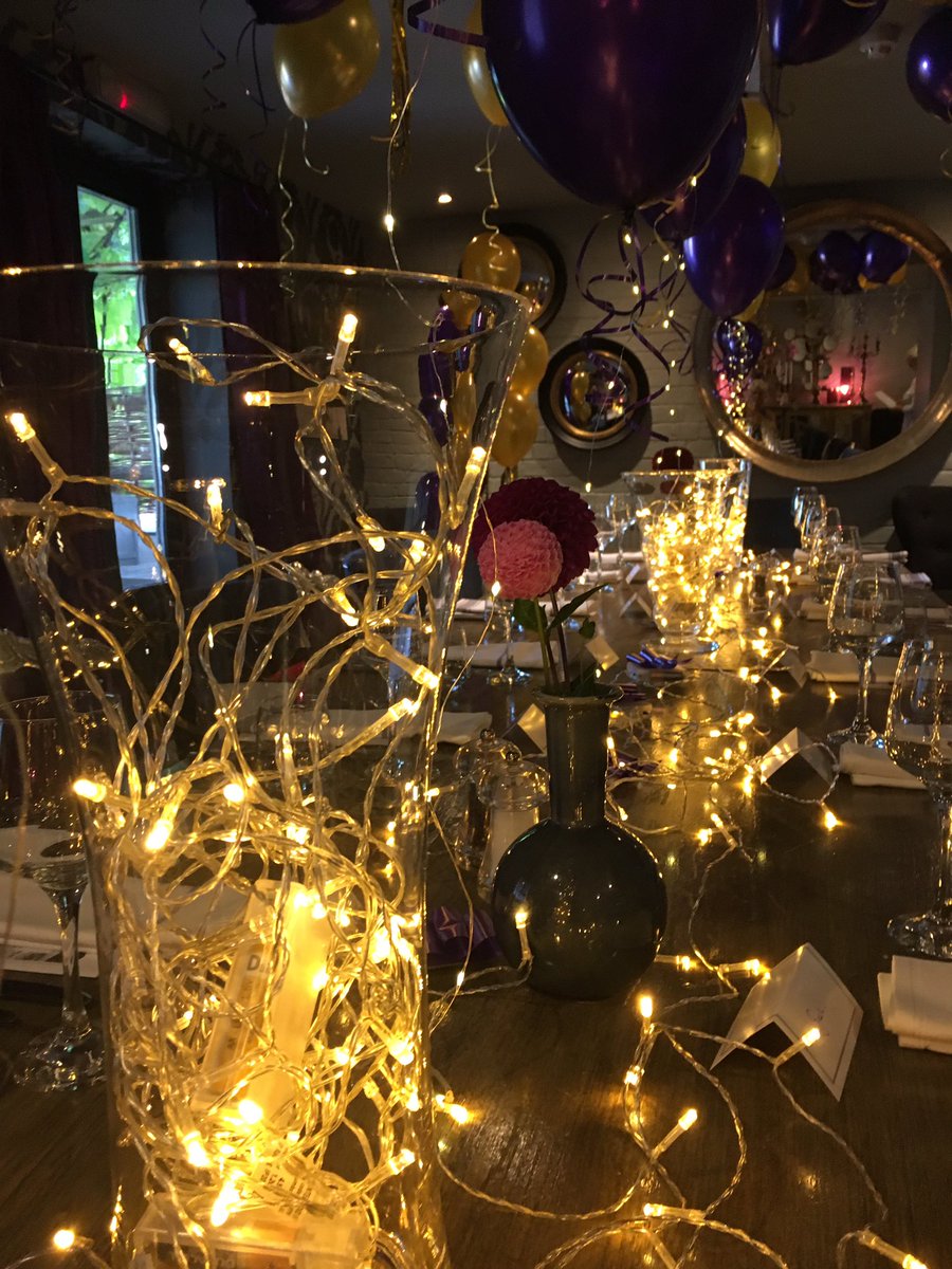 blueberry_good's tweet image. This how you 'do' a gentleman's dinner party #gentlemansballoon #richtexture #fairylights #classy #richcolours