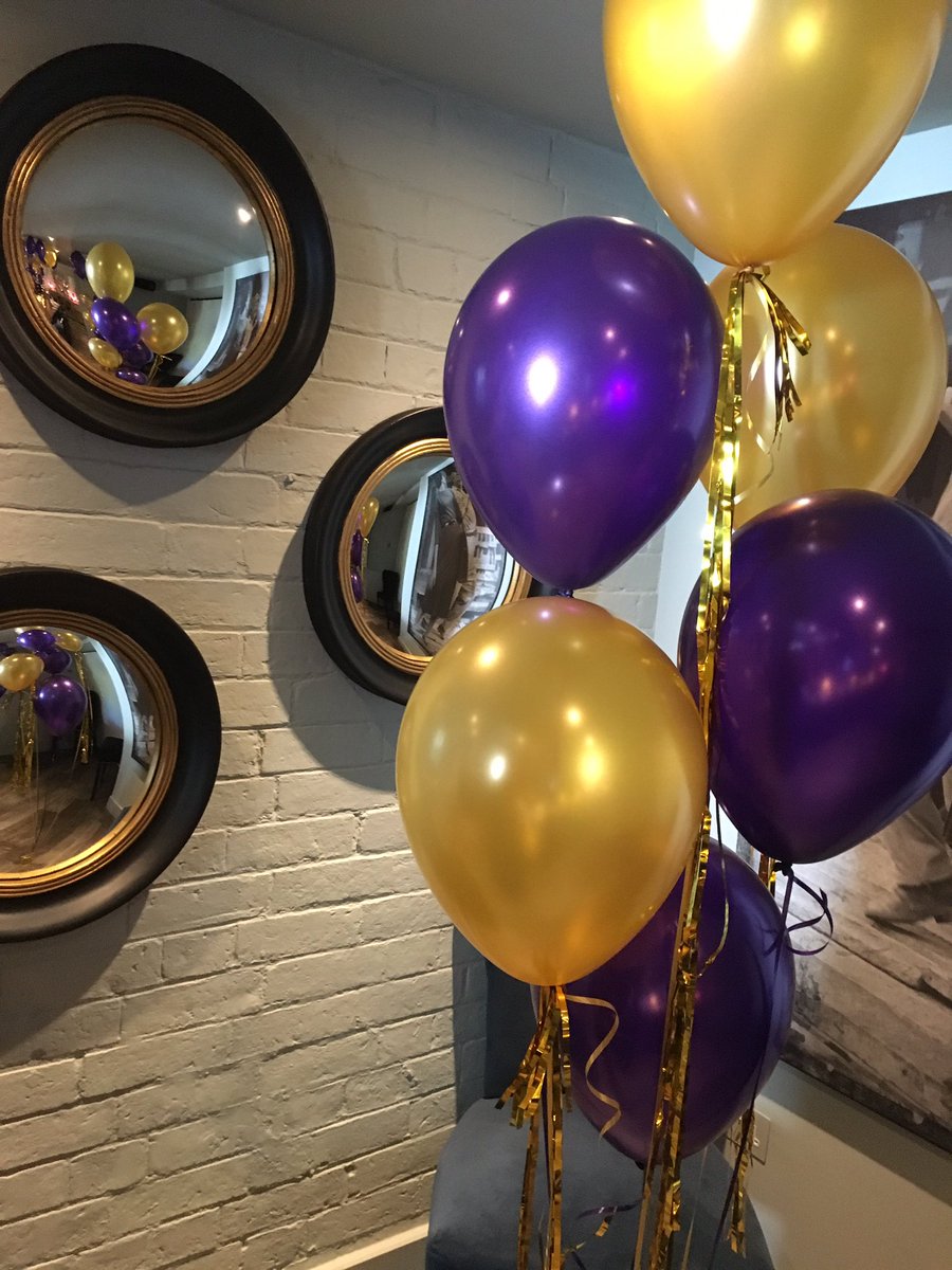 blueberry_good's tweet image. This how you 'do' a gentleman's dinner party #gentlemansballoon #richtexture #fairylights #classy #richcolours