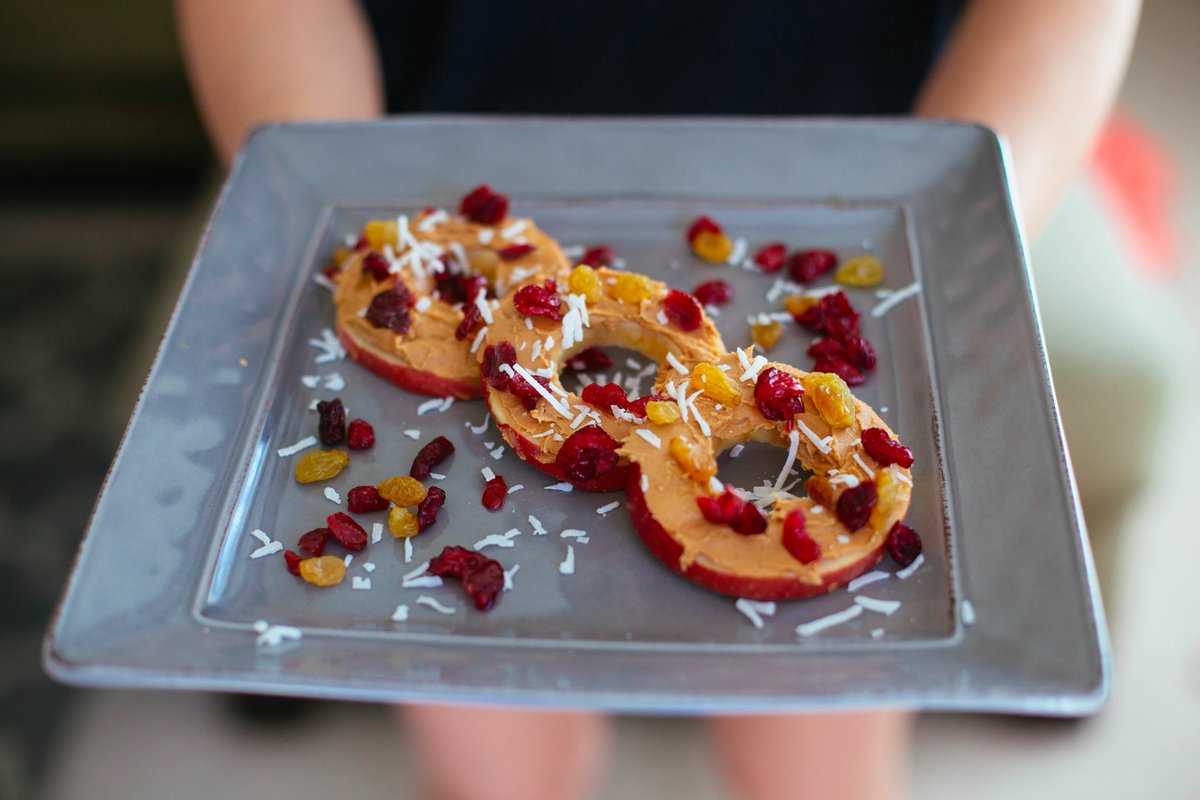 21DayFix's tweet photo. Feeling creative in the kitchen? Check out these delicious apple donuts! #FIXATE https://t.co/Ifila8p8R3