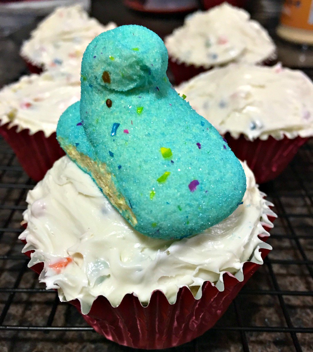 CheapEasyGFree's tweet image. #glutenfree cupcakes made easy w/@GlutinoFoods cake mix and made fun w/a @PEEPSBrand topper! cheapeasyglutenfree.com/easy-gluten-fr…