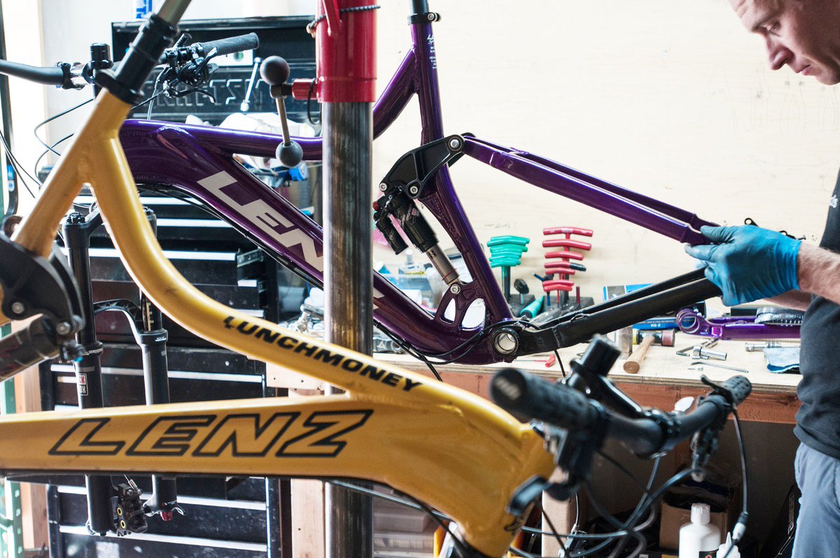 CycleMonkeyUSA's tweet photo. #moretravel please: Switching it up from one @lenzsport to another. #AtTheMonkeyLab with #Rohloff &amp; @CarbonDrive https://t.co/5xX2z6a3GZ