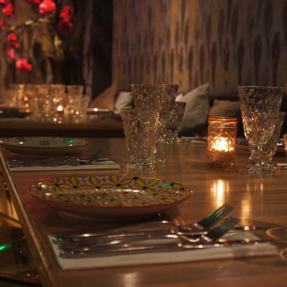 _MarrakeZ's tweet image. A R A B I C  D I N N E R ✨ tafeltjes zijn weer mooi gedekt voor vanavond!