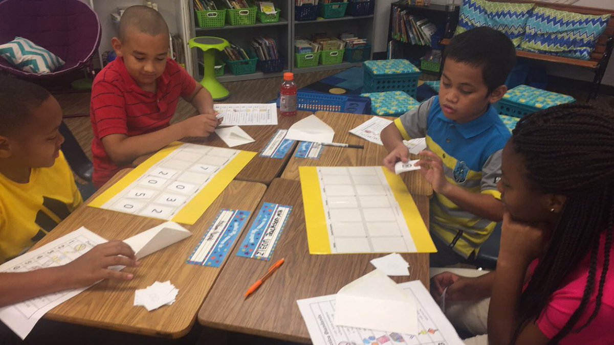 LESMillersClass's tweet photo. Math stations helped us warm up our brains and remember what we learned last year! Thanks, @jwhite106 for your help! https://t.co/11vADP1VZr
