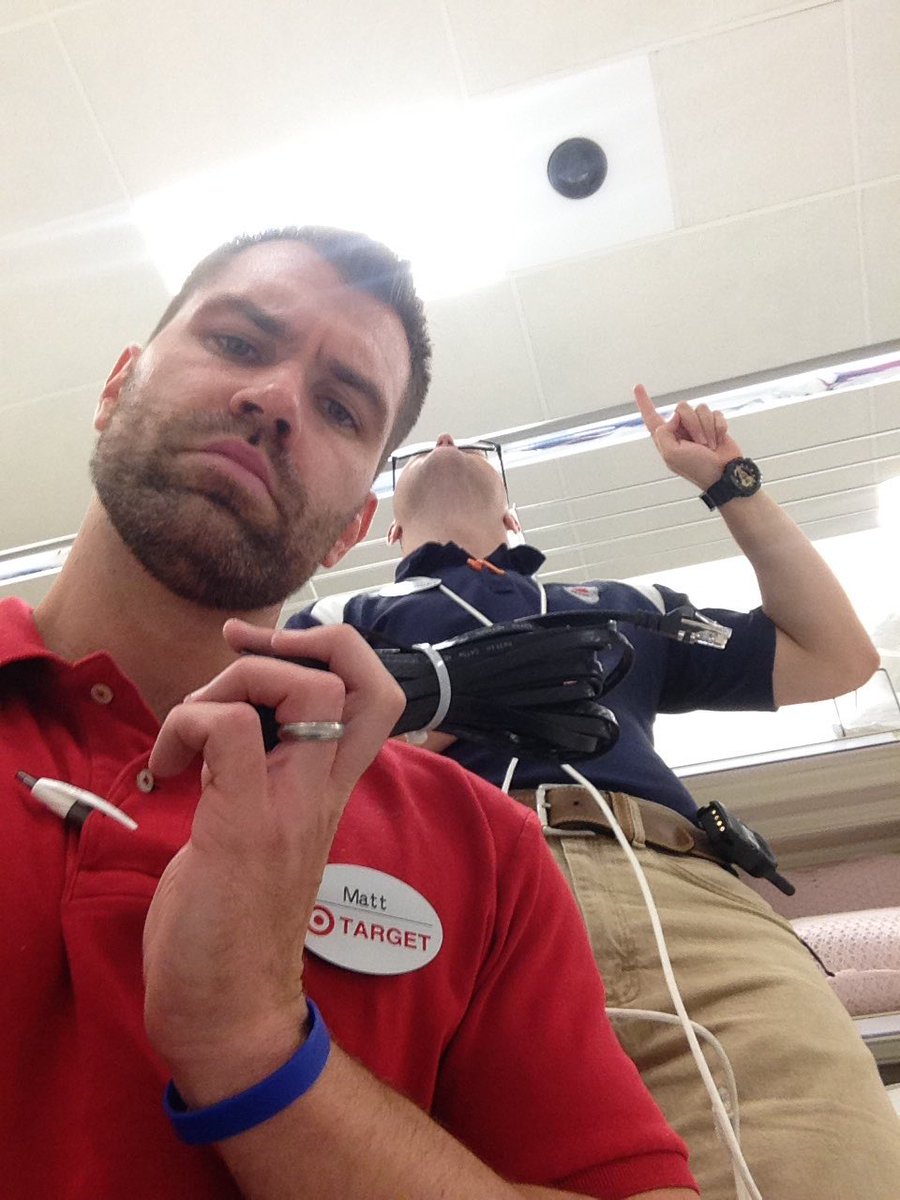 msizzle86's tweet photo. We be moving cameras to stop that theft at 1094. You want my bedding???!!! I dare yah... https://t.co/uIemVMuvrM