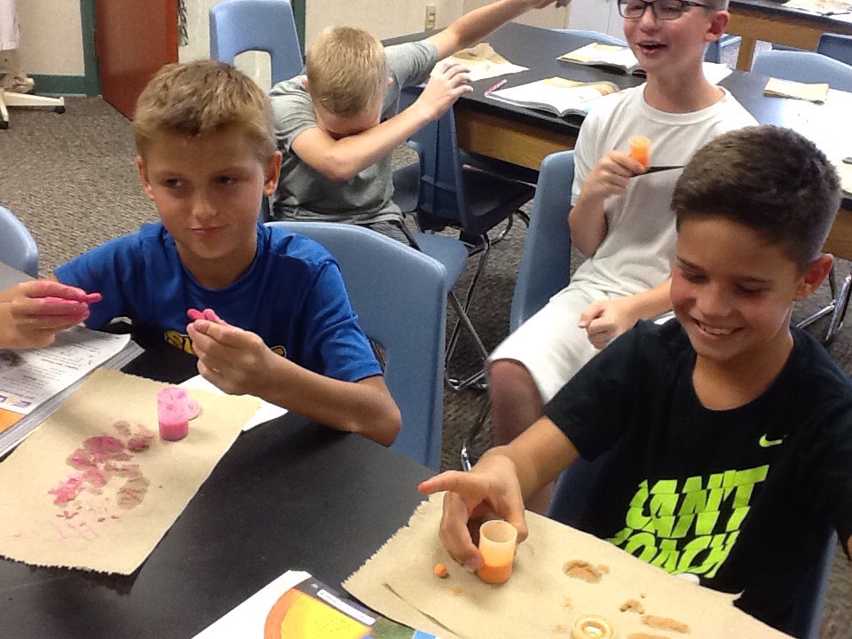 CES_BAUER's tweet photo. #erosion lab #Ces #fourthgraders experiment with rocks and water causing erosion #madscientists #funscience https://t.co/vtvll0DPjk