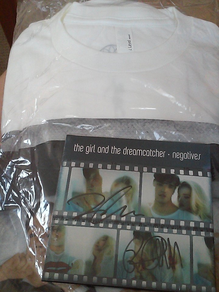 Ender_Eret's tweet photo. My #NegativesEP Bundle arrived!! ππ
@DoveCameron @TGATDC @ryanmccartan https://t.co/0D3nRT6lvf