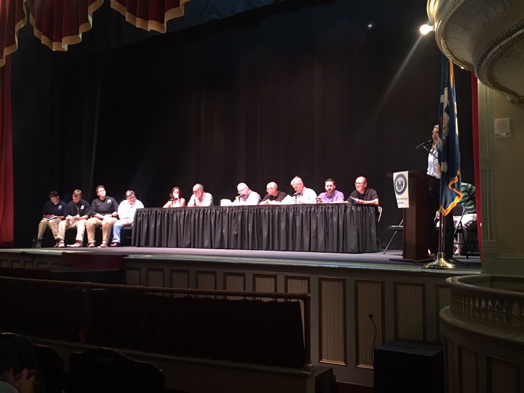 OneAcadiana's tweet photo. Hundreds of Acadia Parish business owners and farmers gather to receive updates regarding #flood2016 #AcadiaStrong https://t.co/IDfclPrhHP