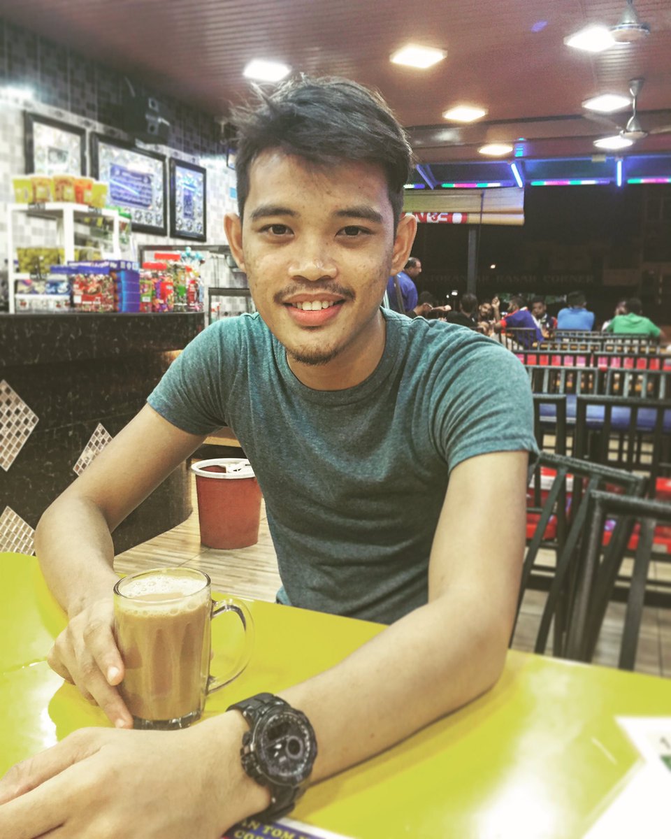 theafiqaimansml's tweet photo. Game Badminton dah kalah esok terbang balik China lah 🇨🇳 
#lindone https://t.co/lqv2z5kDUA
