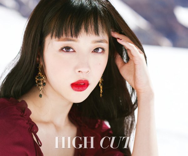 SoundLineRadio's tweet photo. Sulli en la edición 180 de High Cut.
#HIGHCUT #VOL180 #설리 #하이컷 #하이컷스타 #highcutstar #Sulli #에스티로더 https://t.co/G8jvU6eamA
