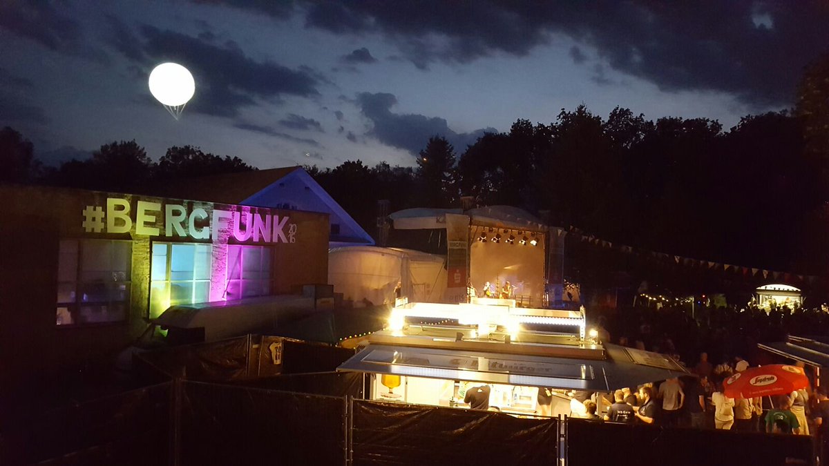 ALEX_berlin_de's tweet photo. Letzte Gelegenheit in den #Livestream zu schalten! Noch spielen Honig, morgen dann Tag 2 live beim #bergfunk... https://t.co/UQXmnd1Rvd