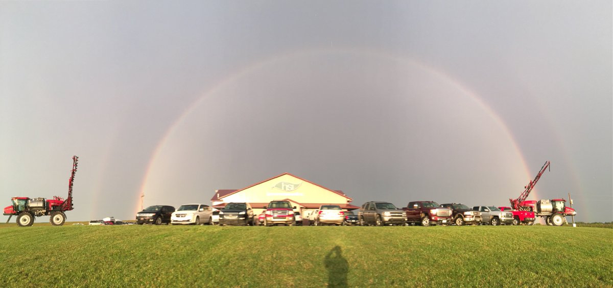 Mike_Eiberger's tweet photo. Great evening for the Hammes Seed Inc field day/customer appreciation! @DuPontPioneer @thilt88 #thankyou #mainevent https://t.co/kBUDW2Tgjr